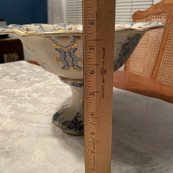 Decorative Bowl on Pedastal - Picture 5 of 9